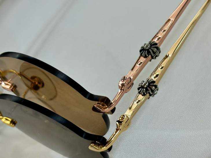 Picture of Chrome Hearts Sunglasses _SKUfw66527029fw